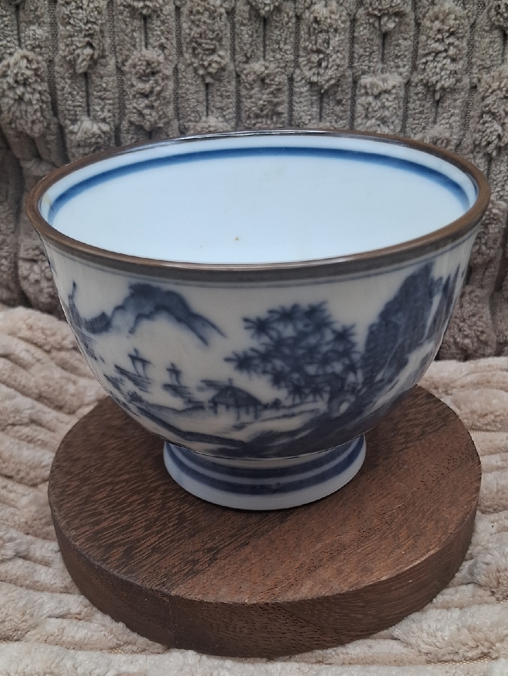 Vintage Japanese Imari-style Rice Bowl with Beautiful Landscape Design  1950's